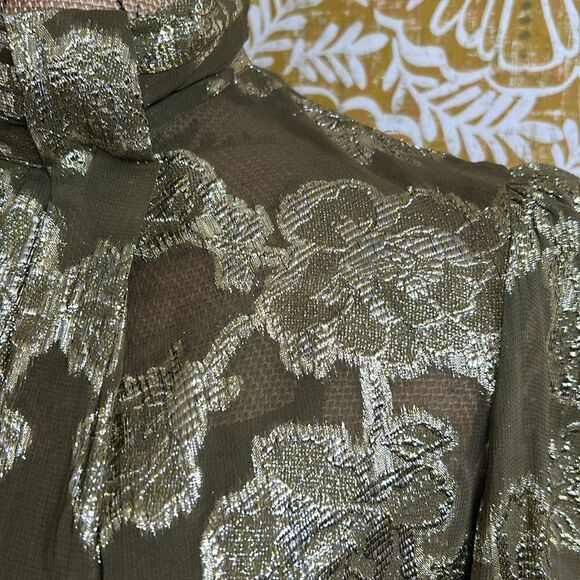 NWOT Mille Charlotte Long Sleeve Metallic Pleated Blouse in Gold Leaf size XXS - Picture 10 of 16